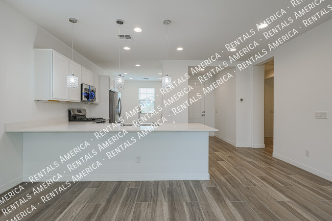 Building Photo - 5938 N 90th Dr