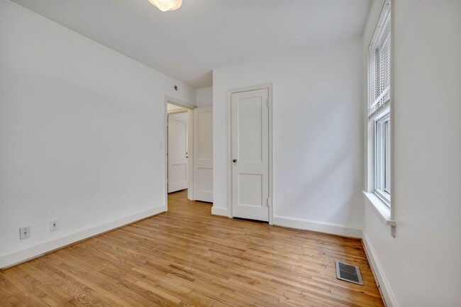 Building Photo - Charming and well-maintained 2-bd 1-bath h...
