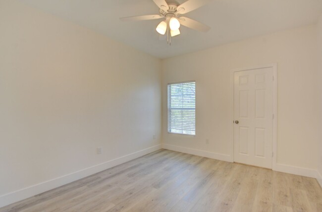 Building Photo - Gorgeous two bedroom two bathroom condo in...
