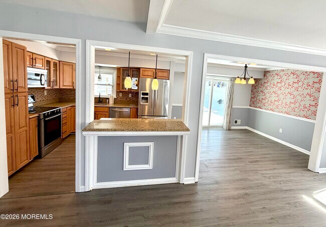 Building Photo - 70 Village Dr