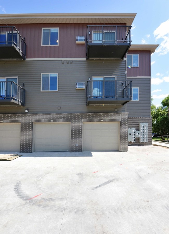 Building Photo - 301-15t 15th St N