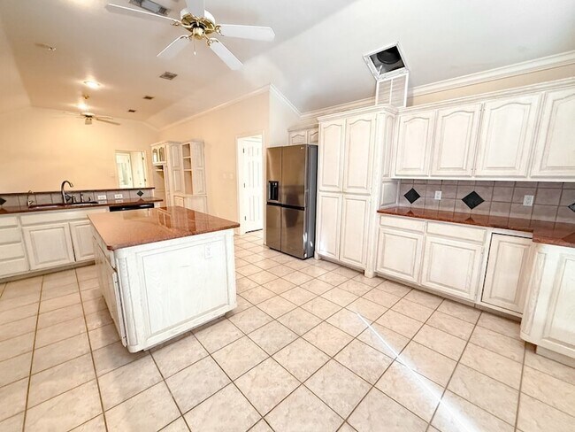 Building Photo - 4406 Lanham St