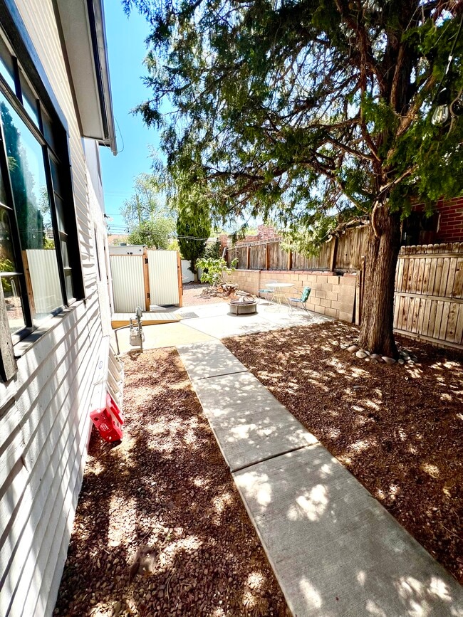 Building Photo - 120 Arno St SE