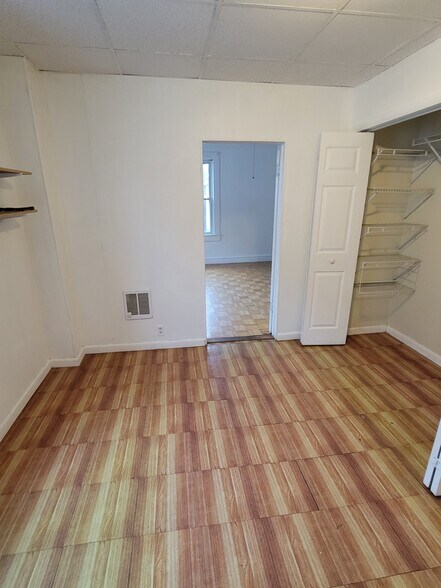 Building Photo - 538 Breck St