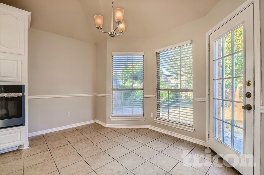 Building Photo - 1711 Newcastle Dr