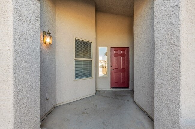 Building Photo - Welcome to this beautiful 4 bedroom, 2 bat...