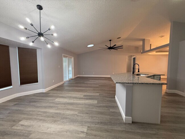 Building Photo - Beautifully updated 3-bedroom, 2-bath home