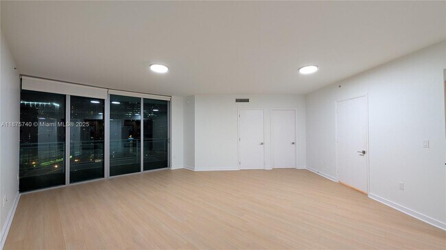 Building Photo - 350 S Miami Ave