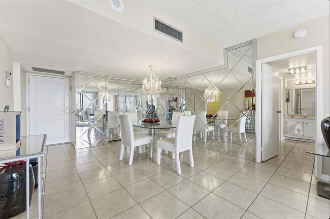 Building Photo - 3675 N Country Club Dr