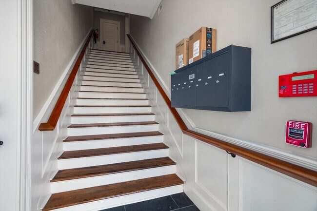 Building Photo - 405 24th St