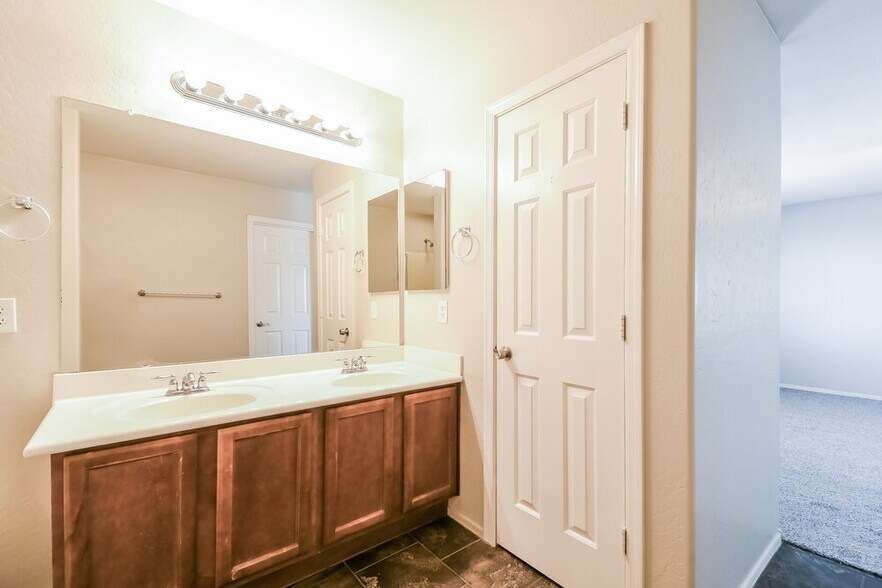 Building Photo - 1726 E Bradstock Way