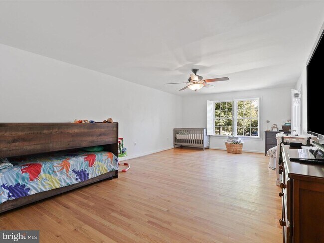 Building Photo - 8 English Oak Cir