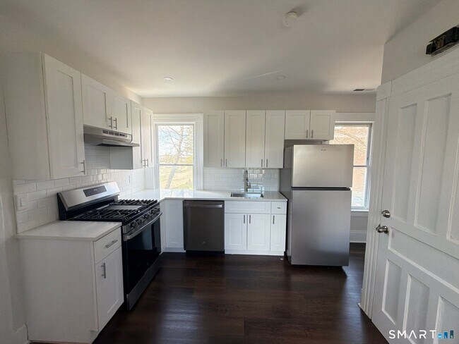 Building Photo - 316 W Main St