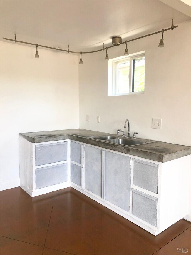 Building Photo - 334 Ridgway Ave