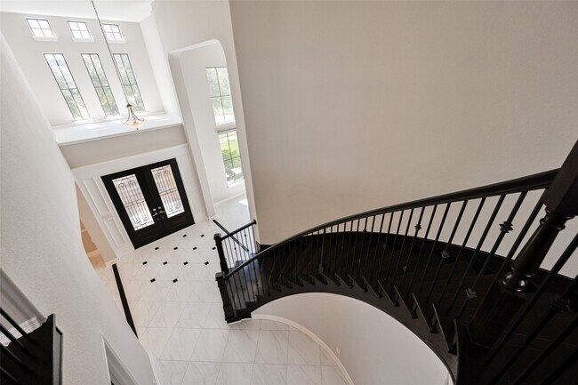 Building Photo - 27810 Burnett Hills Ln