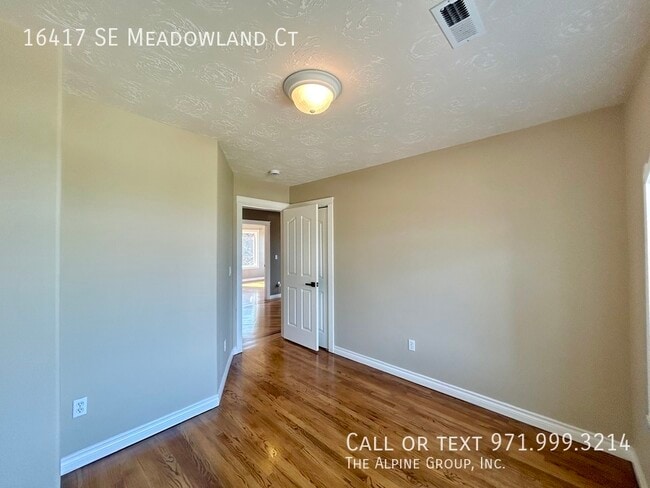 Building Photo - 16417 SE Meadowland Ct
