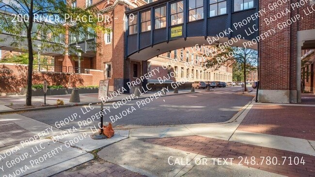 Building Photo - 200 River Pl Dr