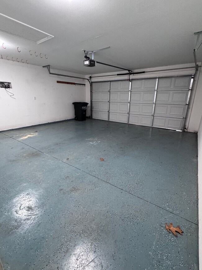 Building Photo - 15984 Tracker Ln