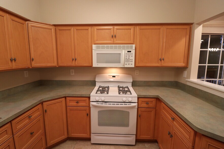 Building Photo - 1810 Merlot Dr