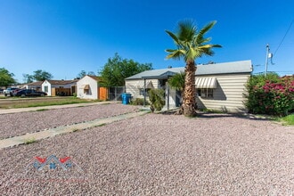 Building Photo - 1324 W Clarendon Ave