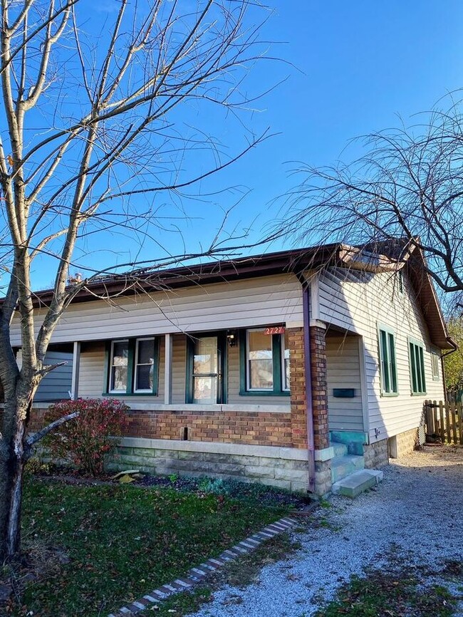 Building Photo - 2 Bedroom 1 Bath Home