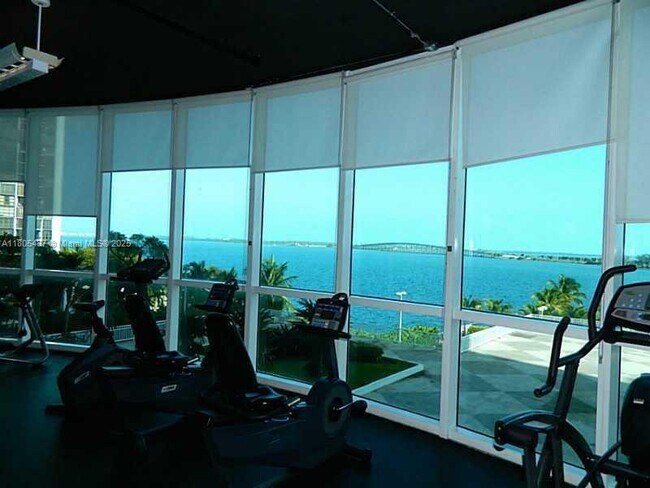 Building Photo - 2101 Brickell Ave