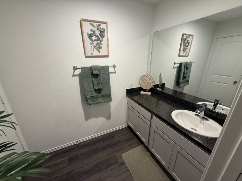 Building Photo - 5242 Rothwell Hts Dr