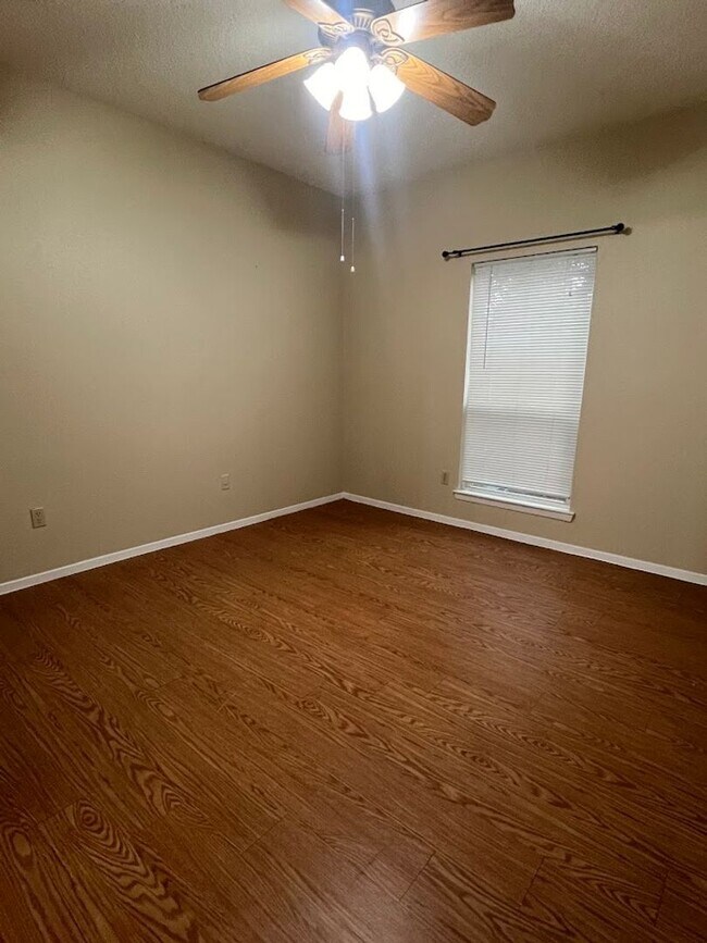 Building Photo - Beautiful 1BD / 1BA - W/D - North Campus - Law School - Engineering - $1495