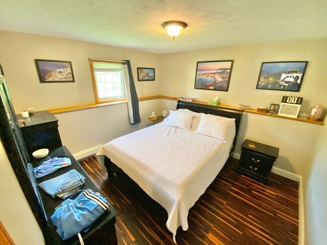 Building Photo - 3 Bedroom Apartment in Home VT Available 8/1!