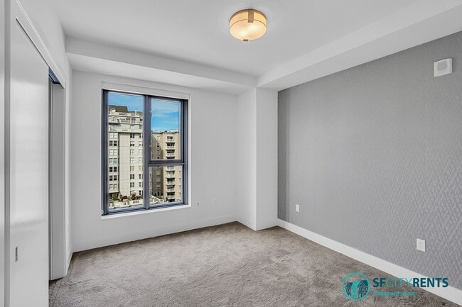 Building Photo - Pacific Heights: 10th Floor Corner Condo w/ Views, W/D in-unit, Parking & Shared Roof Deck @ The ...