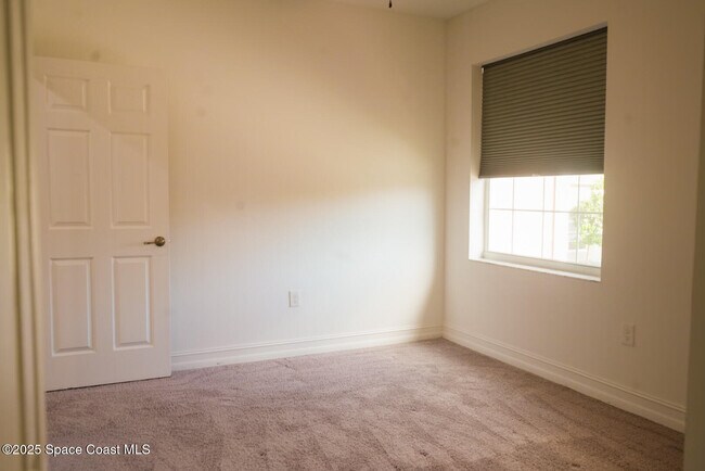 Building Photo - 1475 Isabella Dr
