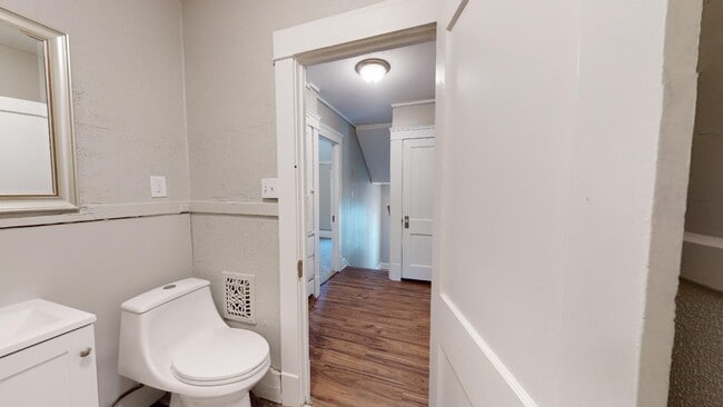 Building Photo - Old Brooklyn - 3 Bedroom Single Family Home