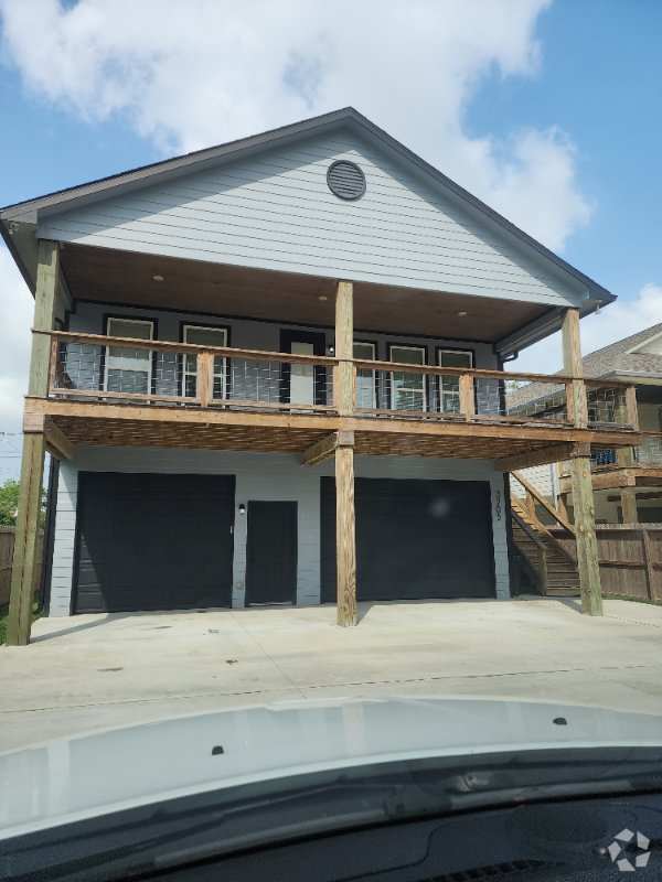 Building Photo - 3705 Oakview St