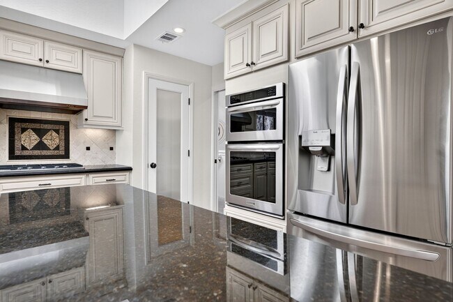 Building Photo - 1837 Lackland Dr