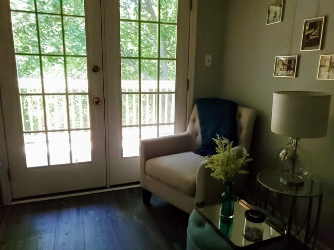 Living room leads out to deck - 4708 Dorsey Hall Dr
