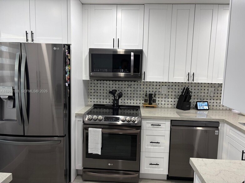 Building Photo - 14113 SW 120th Ct