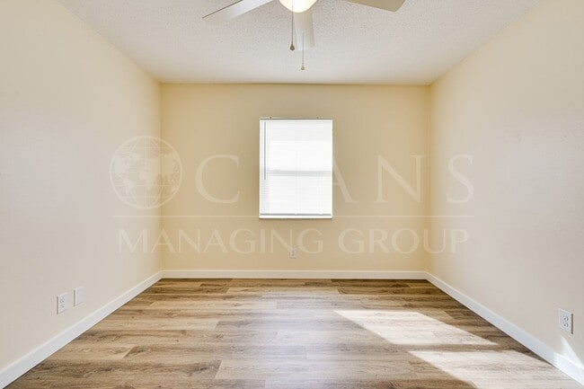 Building Photo - 3 Bedroom, 2 Bath Home in Ormond Beach – L...