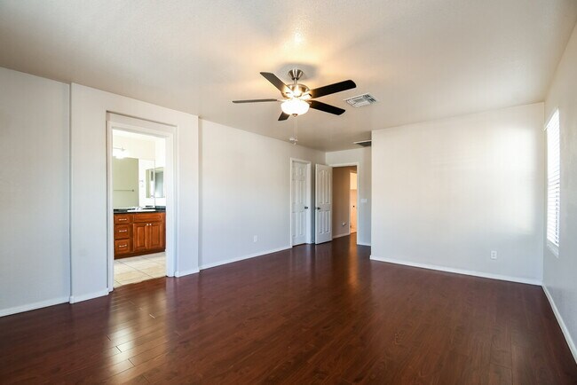 Building Photo - 5819 E Harmony Ave