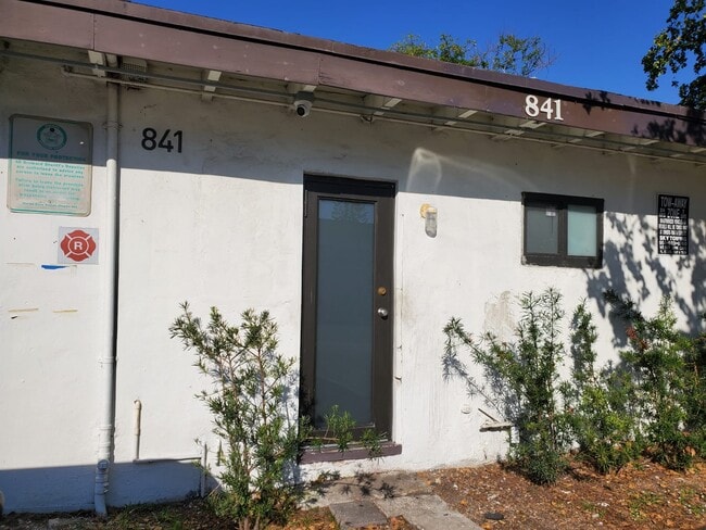 Building Photo - 841 NW 5th Ave