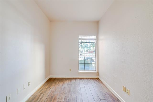 Building Photo - 3550 Country Square Dr