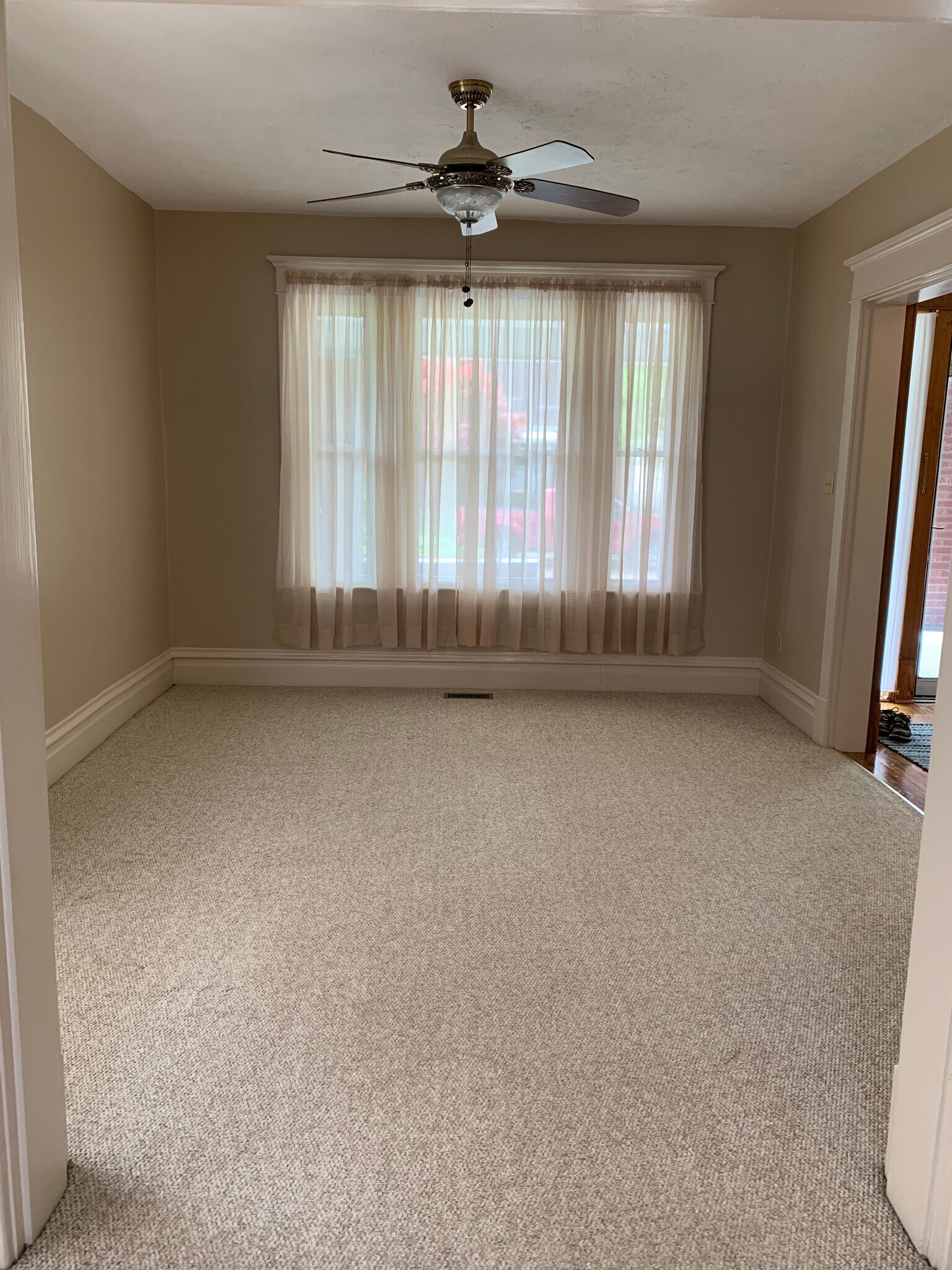 Living room - 2922 Merrill Ave
