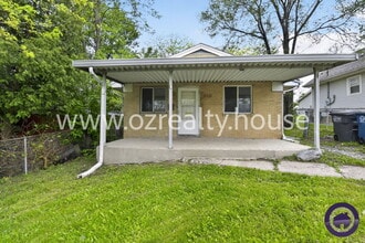 Building Photo - 732 Coyne Ave