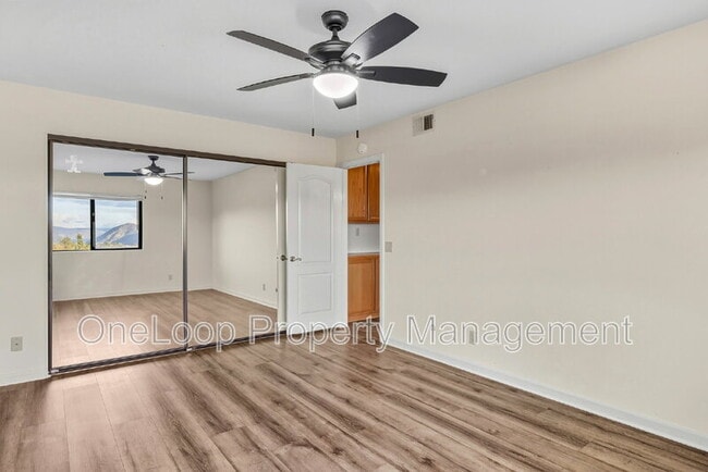 Building Photo - 493 Summerhill View