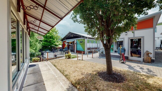 Building Photo - Amazing East Nashville 2 Bed/ 2 Bath Condo...
