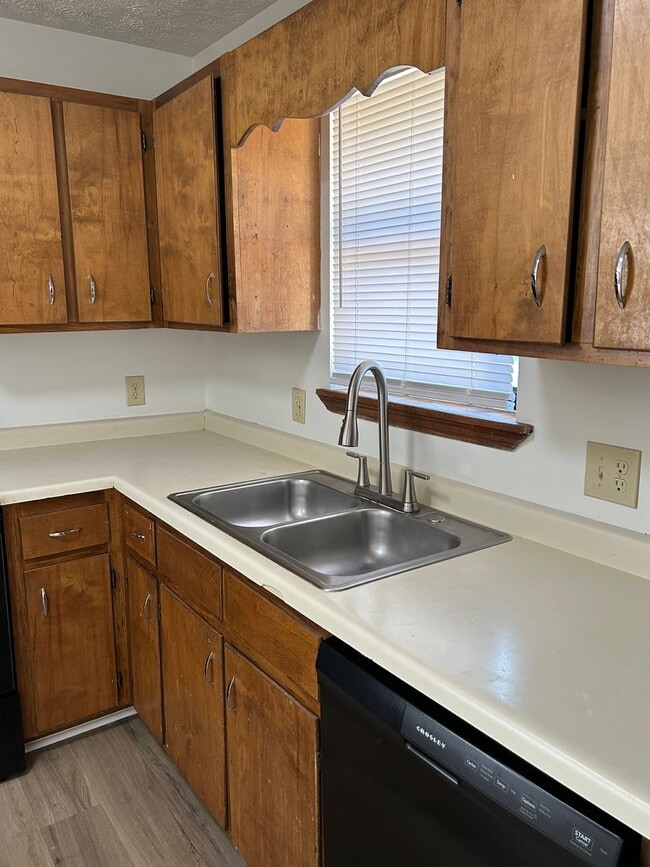 Building Photo - 304/306 Fawn Ct