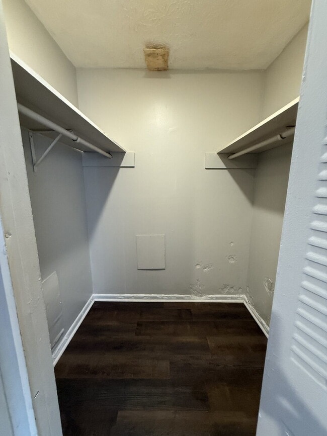 Building Photo - Move-In Special: Get approved and move in by September 10th to receive $500 OFF your first full m...