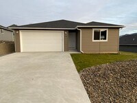 Building Photo - Luxury 3 bedroom, 2 bath home with double garage!