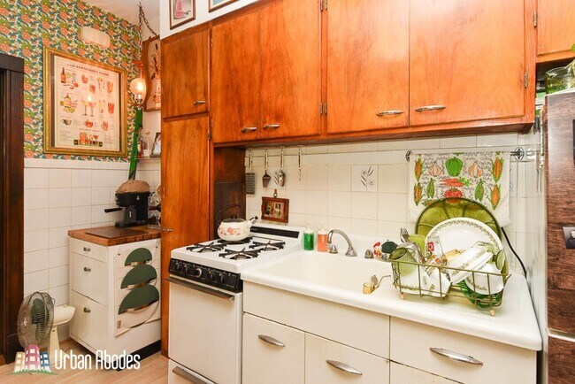 Building Photo - 2819 W Shakespeare Ave