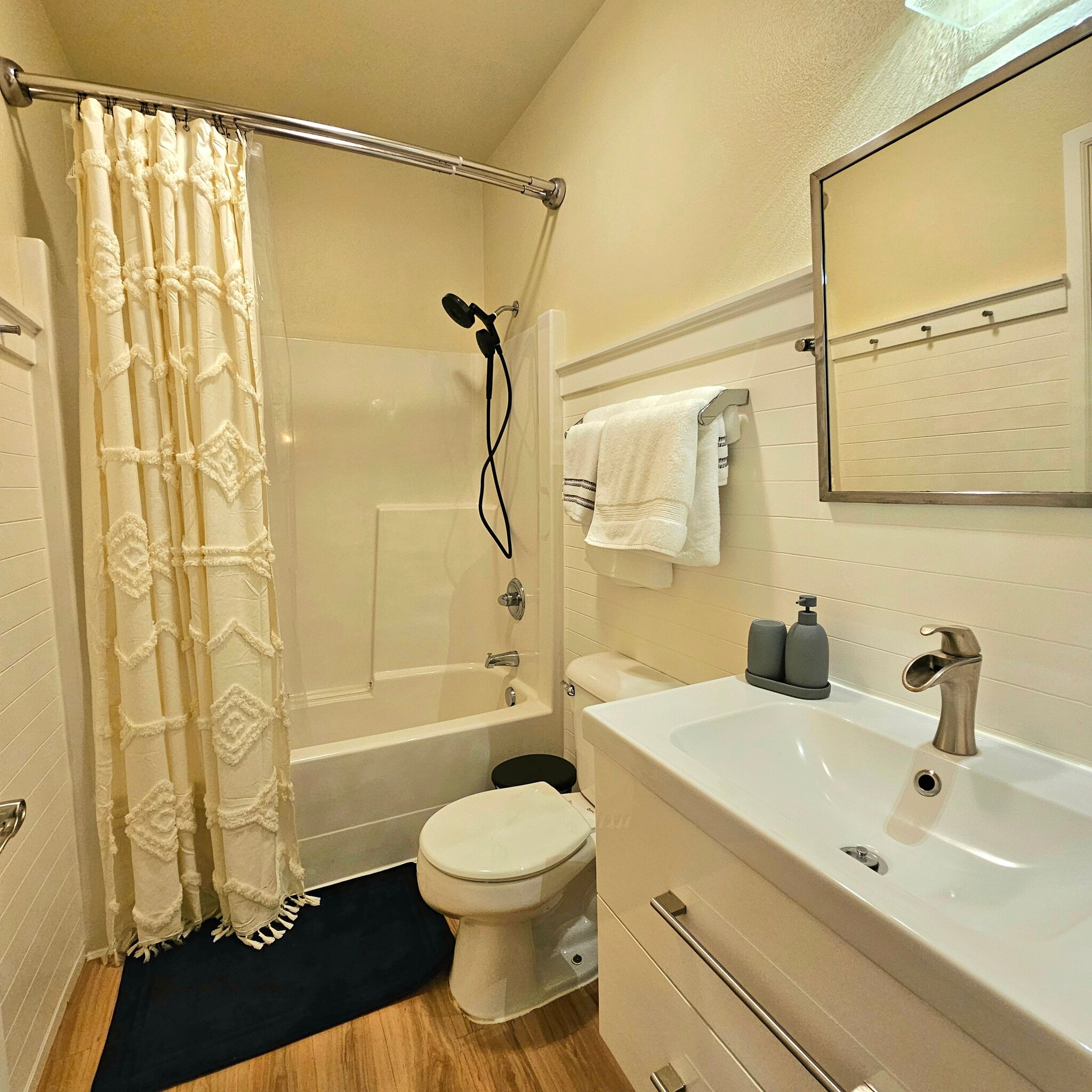 Building Photo - 5631 Acclamation St E