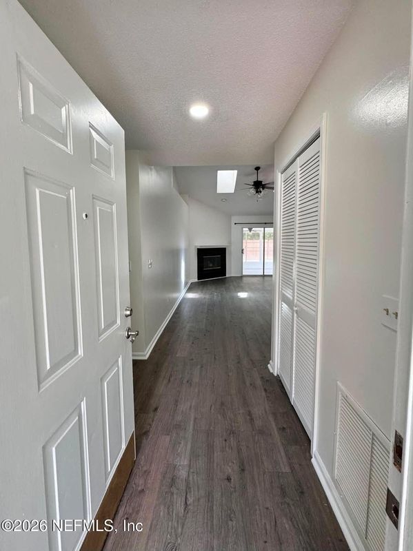 Building Photo - 8250 Lakemont Dr